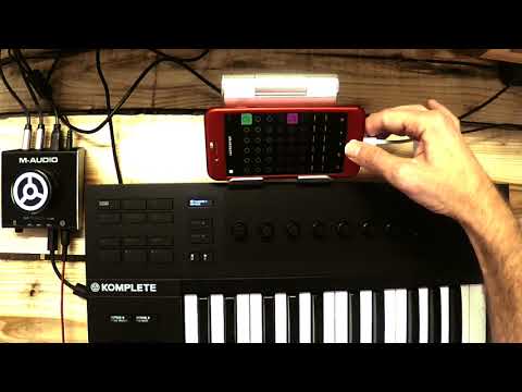 Audiokit Synth One for iPhone Beta Test live Jam: Native Instruments Komplete Kontrol A25