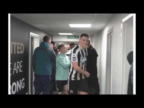 Joelinton waiting in the tunnel to congratulate his Newcastle team-mates