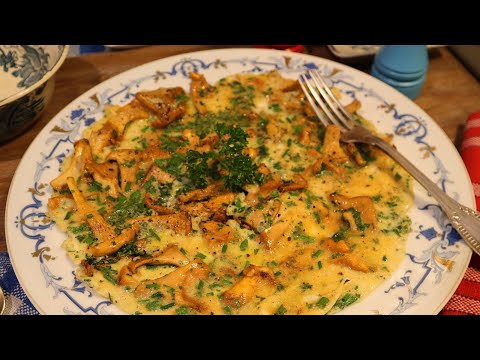 Omelette with chanterelles (sea chanterelle)