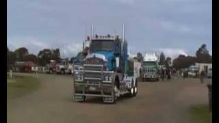 preview picture of video 'KENWORTH SAR LEAVES ECHUCA IN 2010'