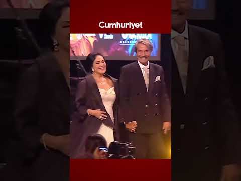 Türkan Şoray ve Kadir İnanır Altın Koza Film Festivali sahnesinde el ele...