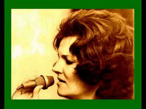 Māra Krievkalne - Upe nesa ozoliņu