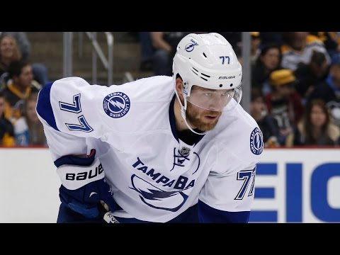 Lightning road trip off to great start with bashing of Leafs