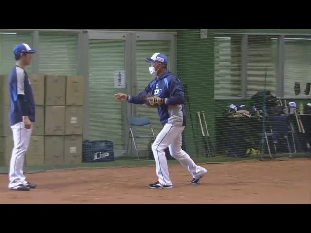 【ライオンズ春季キャンプ】名手が極意を伝授!! ライオンズ・2年目の川野に辻監督が守備を直接指導 2021/2/15