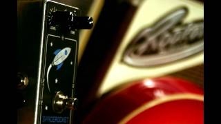 Video thumbnail for Spaceman Effects Spacerocket Fuzz Pedal by musictoyznetwork