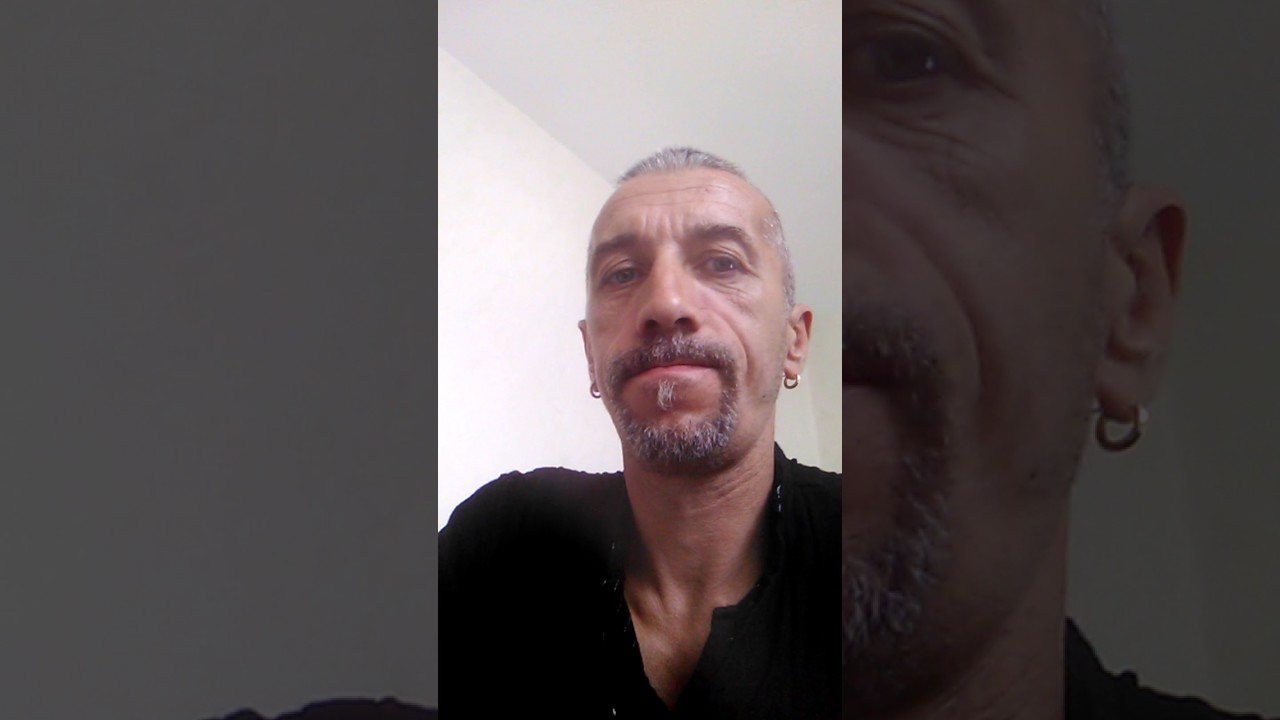 Watch video Qu est ce qui est blanc et qui dine Qu est ce qui est blanc et qui dine