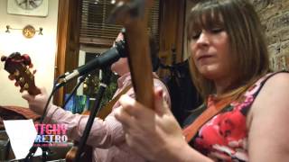 KitchyRetro - Americana Country Blues playing Alabama Waltz