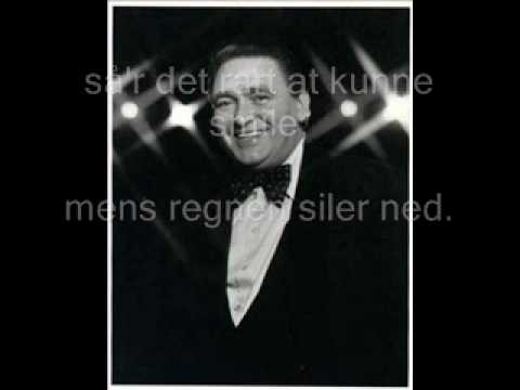 Gustav Winckler gem et lille smil til det bli'r gråvejr