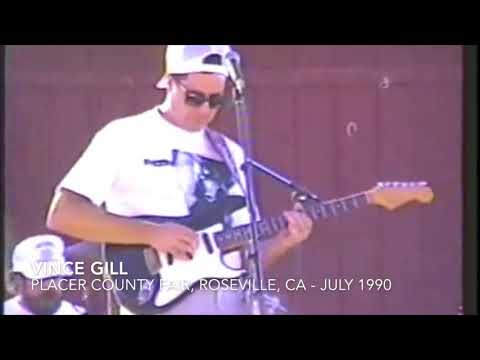 download lagu mp3 mp4 Clark Gillone Paisley, download lagu Clark Gillone Paisley gratis, unduh video klip Clark Gillone Paisley