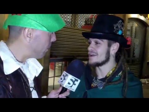 Carnaval de Cádiz [33]: El reto de vender 700 pitos de carnaval en la tacita de plata