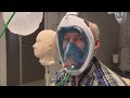 Met dit snorkelmasker kunnen coronapatiënten zuurstof krijgen