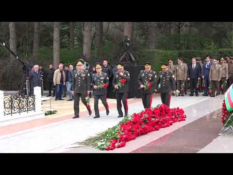 Fövqəladə Hallar Nazirliyinin kollektivi ulu öndər Heydər Əliyevin məzarını ziyarət edib