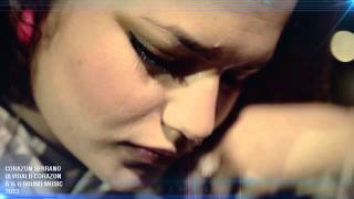 Kadr z teledysku Olvídalo Corazón tekst piosenki Corazón Serrano