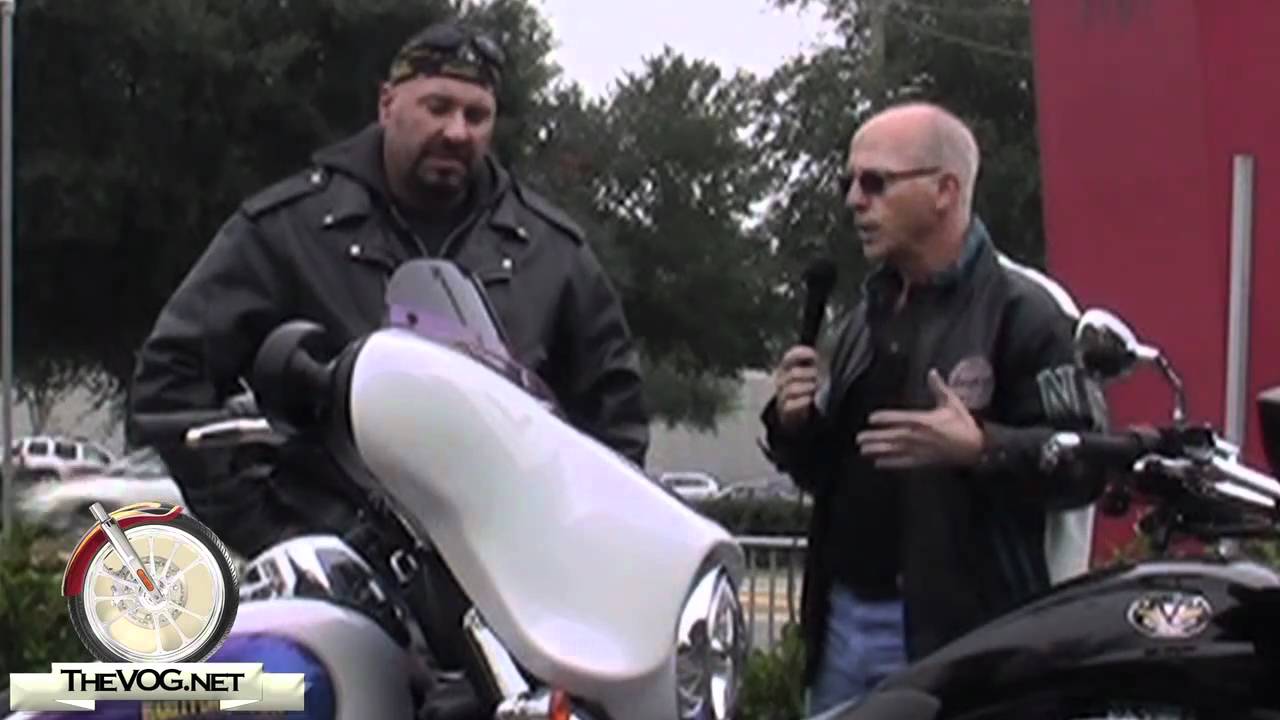 Harley Rider Compares The Harley-Davidson Street Glide To The Victory Cross Country
