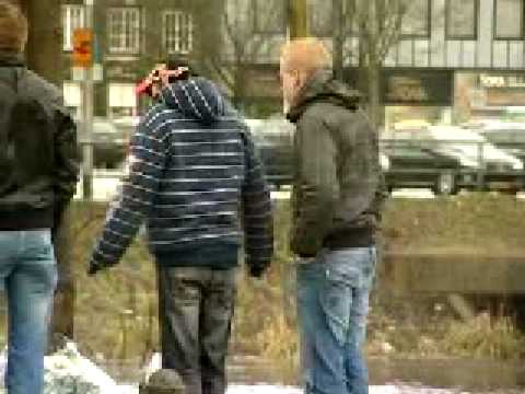 Bloemen voor verdronken man Roosendaal