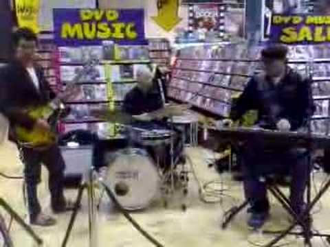 Cookin' On 3 Burners - Cressy St Breakdown (Live @ JB HIFI)