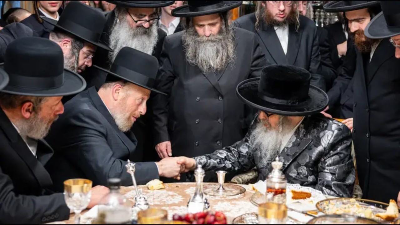 האדמו"ר מסאטמאר בלחיים בבית יודא גאלדבערגער | Yiddy Goldberger Donates 10 Million for Satmar School