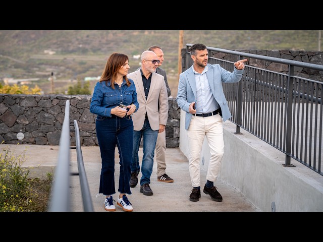 Nieves Lady Barreto visita el futuro punto de información turística del Lomo de Los Caballos