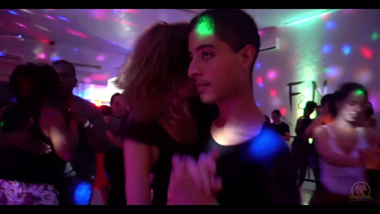 SAMBAMANIACOS - Dia das Mães - Samba de Gafieira