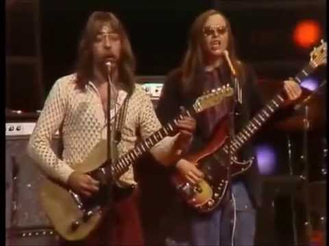 STEELY DAN - Reeling in the Years  (live)