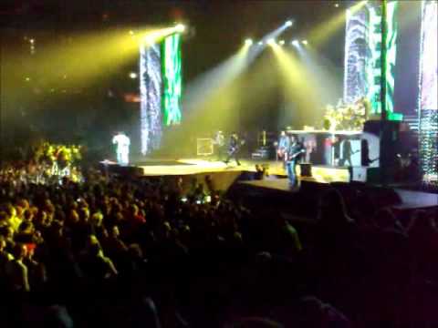Guns N'Roses - It's so Easy - Live in Prague, 27.9.2010