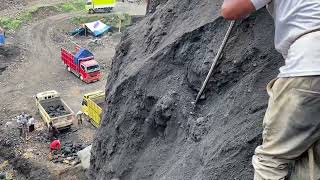 Download lagu Amazing mining‼️Watch closely as they dig into the cliffs mp3