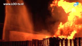 preview picture of video 'Grote brand legt palletfabriek Bingelrade in de as'