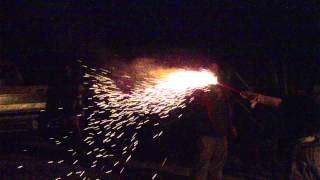 preview picture of video 'Tronando Cohetes en San Diego de Alejandria - Noche de Navidad 2012'