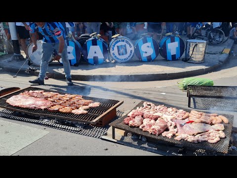 "SAN TELMO SU HINCHADA AFUERA Y ADENTRO DE LA CANCHA. "NO SON 90 MINUTOS ES TODA UNA VIDA" " Barra: La Barra de San Telmo &bull; Club: San Telmo