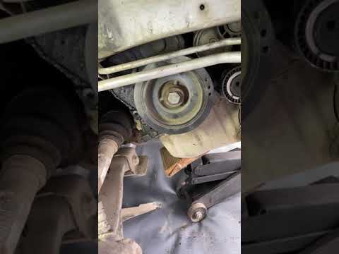 Comment dévisser la poulie damper ( poulie vilebrequin ) grippé trop serré
