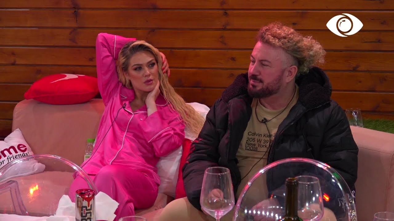 Sabiani bisedon me Keisin në verandë