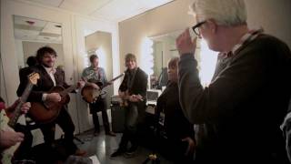 Wilco, Nick Lowe &amp; Mavis Staples rehearse &quot;The Weight&quot;