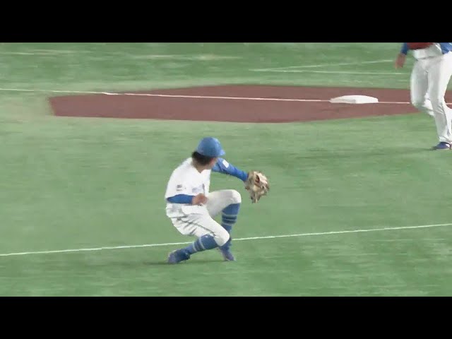 【4回表】本日誕生日!! ファイターズ・上野響平が難しい打球を見事に処理する!! 2022年4月26日 北海道日本ハムファイターズ 対 オリックス・バファローズ