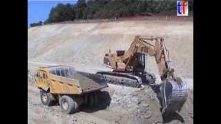 preview picture of video '**R.I.P. Driver 'Bagger Charly' ** CAT 375 LME & Faun K40.5 Dump Trucks / A 71, 2004.'