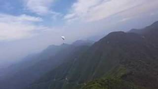 preview picture of video '2009-06-20  Paraglider flight  near Mt. Fuji,  Asagiri highland'