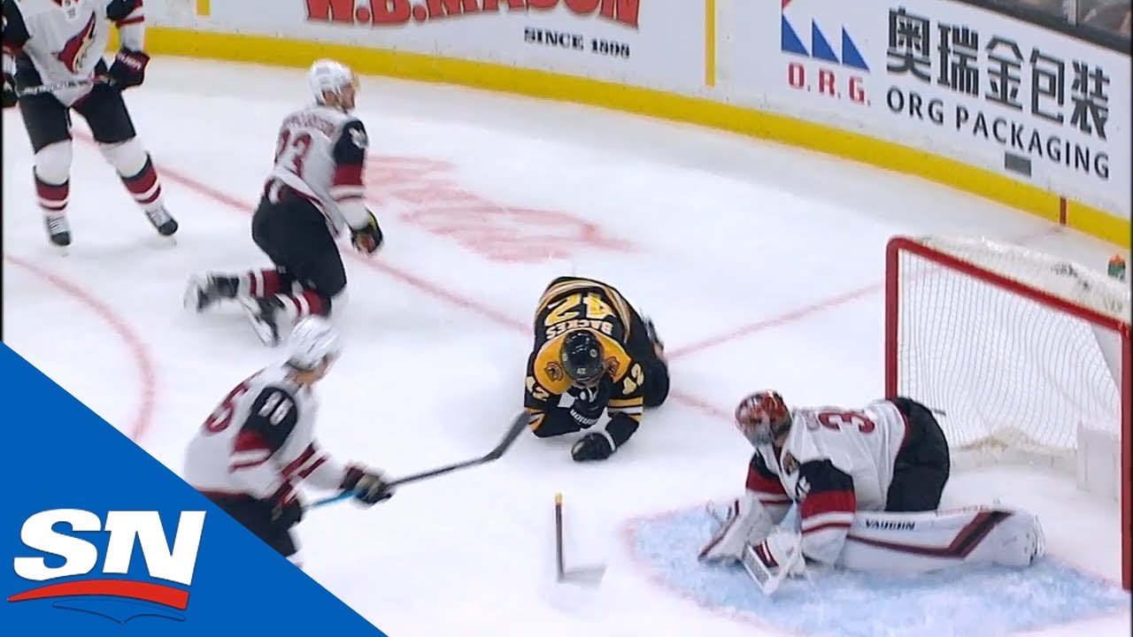 VIDÉO: OUCH...David Backes mange un coup de patin, en plein visage, ET...