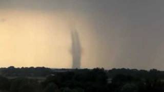 preview picture of video 'tornado in Stavropol 22.07.2009'