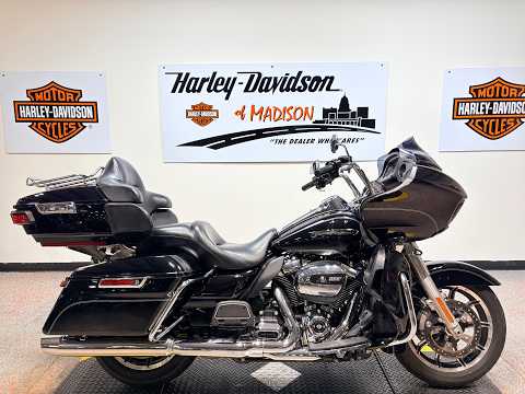 2017 FLTRU Harley-Davidson® Road Glide® Ultra Vivid Black