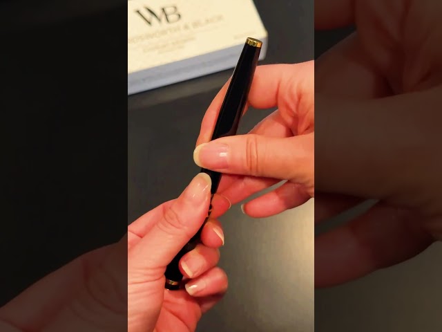 Vídeo relacionado con Wordsworth & Black Calligraphy Pen Gift Set, Incluye botella de tinta, 6 cartuchos de tinta, convertidor de recarga, 6 puntas de repuesto, bambú de lujo, bolígrafos de escritura [Madera de arce]