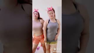 Download lagu 2 BBWs Dancing and Shaking Bellies mp3