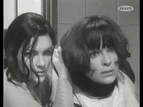 Classical Black & White Show - Heroine vs Villainess catfight with a clear winner ends with a KO