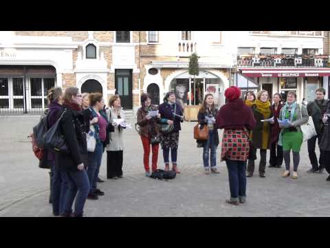 Thulasiswé trad+vocal extensions :Anita Daulne et Namun school journée de la femme 8 mars 2013