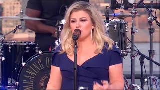 Kelly Clarkson sings &quot;What Doesn&#39;t Kill You (Makes You Stronger) Live in Concert 2018 HD 1080p