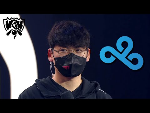 T1 Gumayusi Shows His Support for C9 | Worlds 2022 | League of Legends Esports Moments