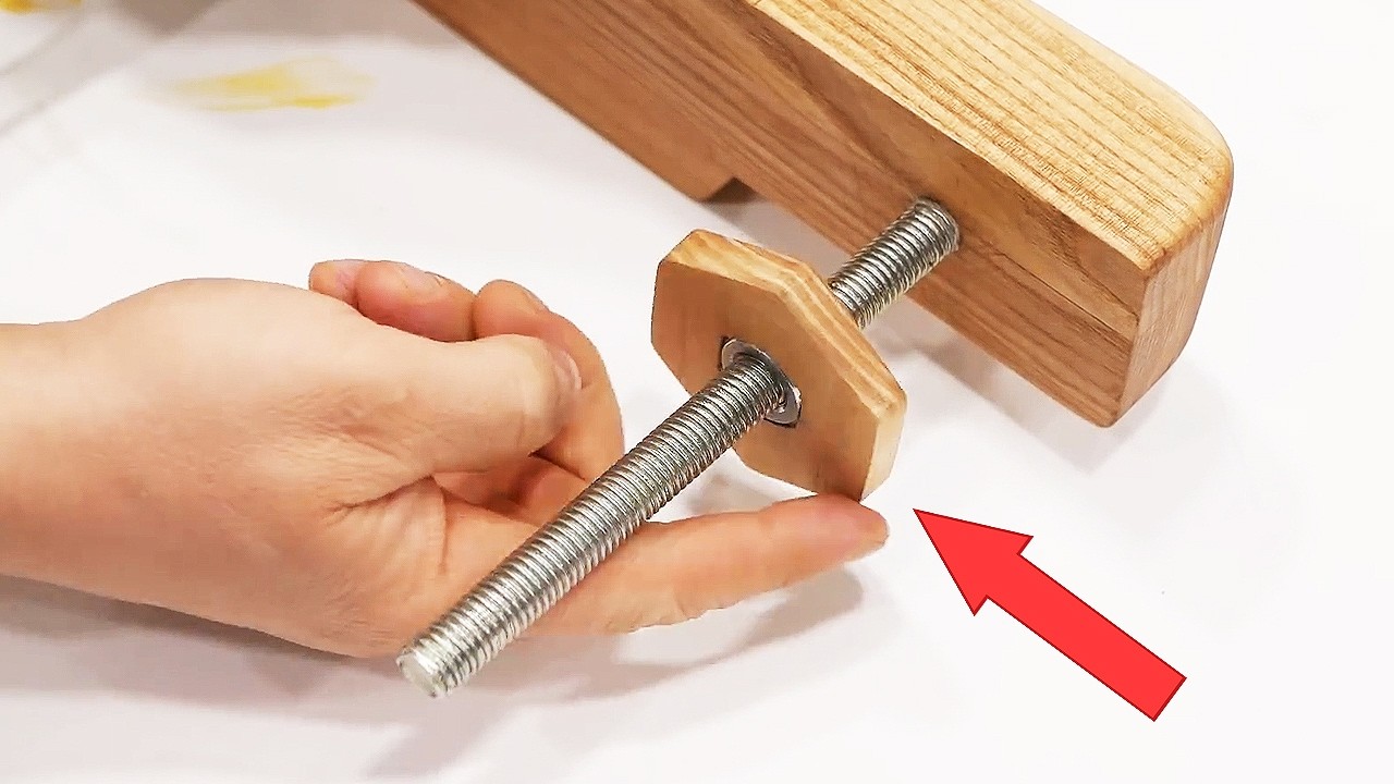 The cold of STEEL and the warmth of OAK are an IDEAL union