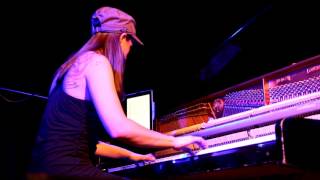 2016-10-12 Holly Bowling, The Outer Space, Hamden CT