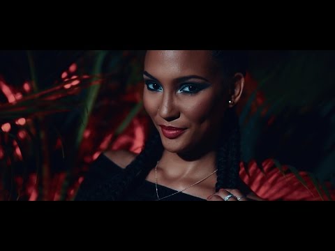 Mauro Pastrana - Fica Com A Tua Amiga (Feat. Zona 5) (Video Oficial)