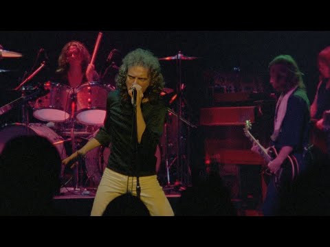Videoclip de At War with the World (Live) — Foreigner