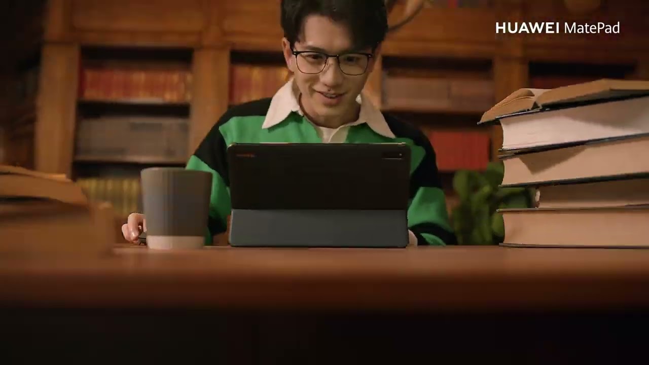 Huawei MatePad 10.4" 2nd Gen 4/128GB Wi-Fi + Keyboard Matte Grey (53013AEC) video preview