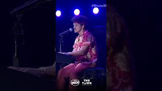 Download lagu Talking to the Moon 🥺 📹: Multishow #MixNoTheTown2023 #TheTown2023NaMix #BrunoMars mp3 Download lagu Talking to the Moon 🥺 📹: Multishow #MixNoTheTown2023 #TheTown2023NaMix #BrunoMars mp3